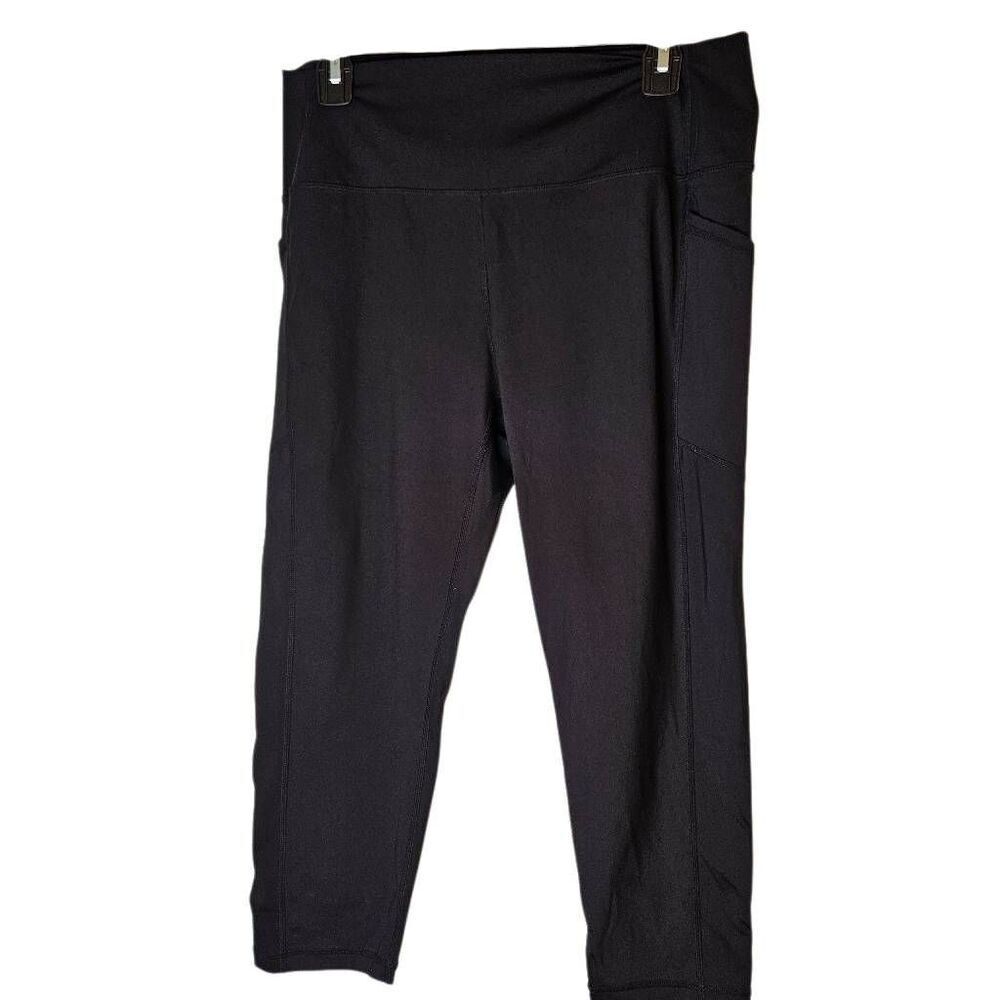 Zyia Active black capri leggings.  Size 16-18. # 970.